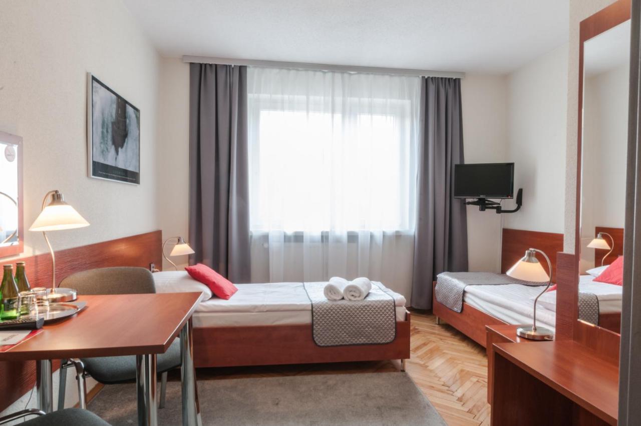 Hotel Komes Skarżysko-Kamienna Esterno foto