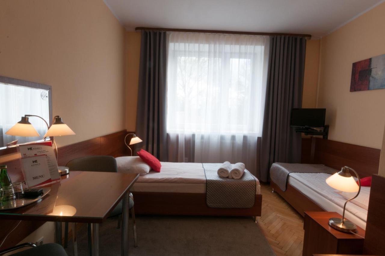 Hotel Komes Skarżysko-Kamienna Esterno foto