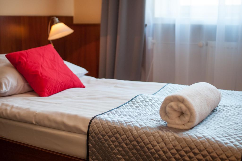 Hotel Komes Skarżysko-Kamienna Esterno foto