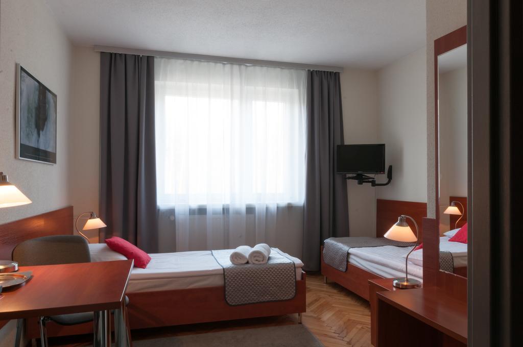 Hotel Komes Skarżysko-Kamienna Esterno foto