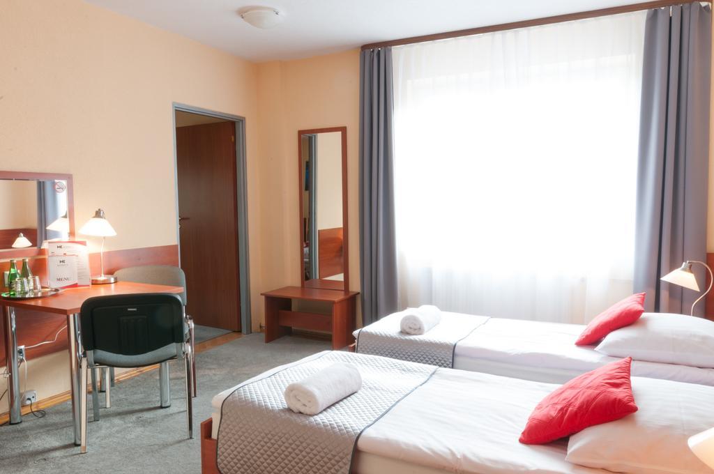 Hotel Komes Skarżysko-Kamienna Esterno foto